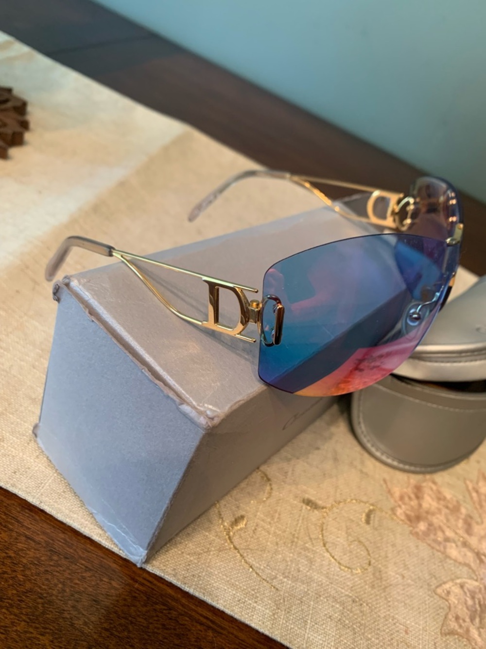 Dior Iridescent Rainbow Shield Sunglasses
All Offers Considered😃 - Picture 2 of 6